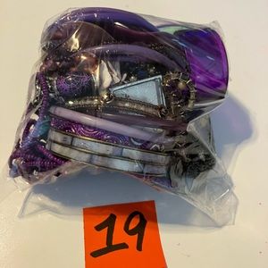 Lot of miscellaneous jewelry